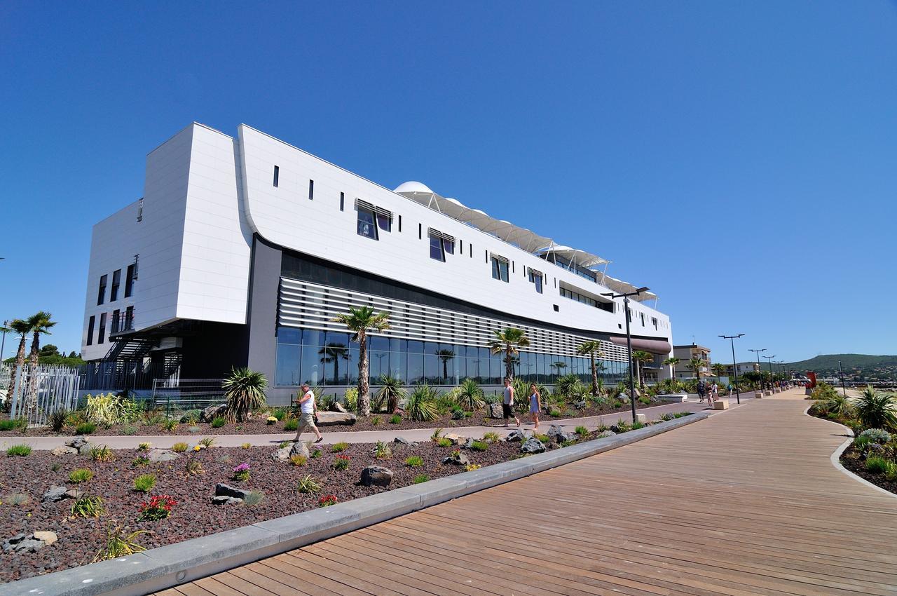 Opéralia Les Pins Hotel 3*